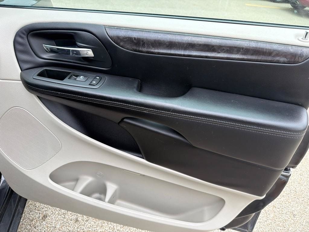 Used 2012 Dodge Grand Caravan SXT FWD image 9