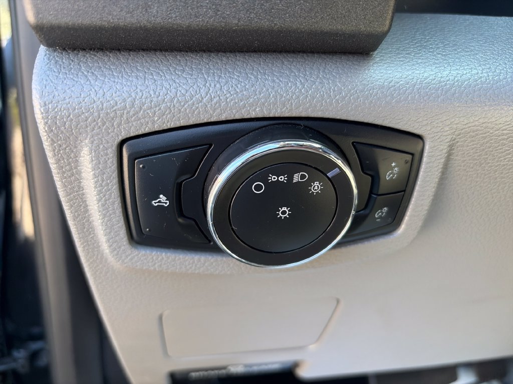 Used 2017 Ford F250 XL w/ Power Equipment Group AWD/4WD image 17