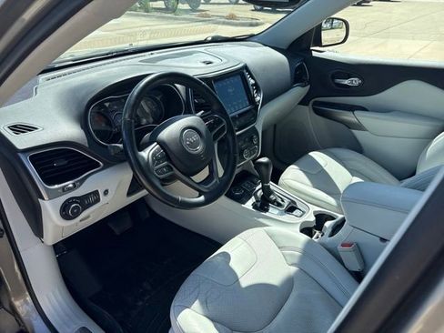 Used 2019 Jeep Cherokee Limited AWD/4WD image 11