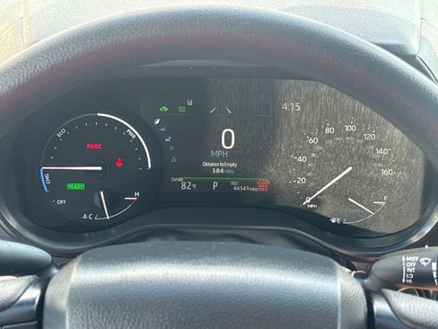 Used 2025 Toyota Sienna LE AWD/4WD image 17