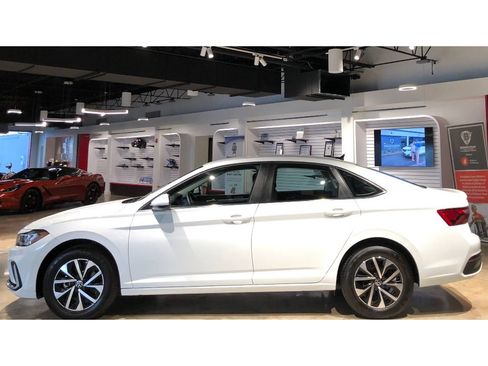 Used 2025 Volkswagen Jetta S image 8