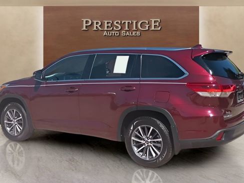 Used 2018 Toyota Highlander XLE AWD/4WD image 17