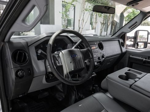Used 2015 Ford F550 4x4 Regular Cab Super Duty image 3