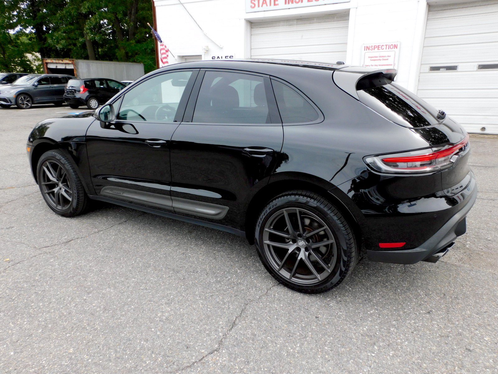 Used 2023 Porsche Macan Turbo AWD/4WD image 3
