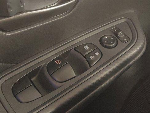 Used 2025 Nissan Versa S w/ Trunk Package image 27