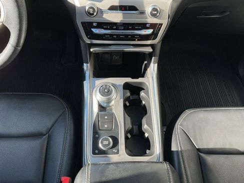 Used 2021 Ford Explorer XLT w/ Equipment Group 202A image 18