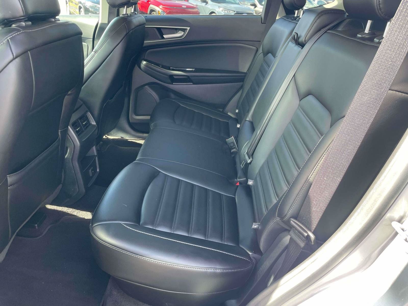 Used 2020 Ford Edge SEL AWD/4WD image 16