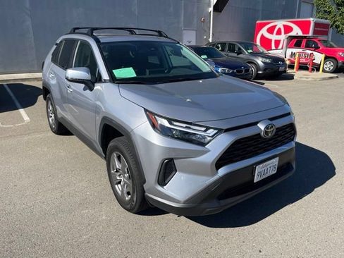 Used 2025 Toyota RAV4 XLE AWD/4WD image 3