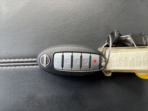 Used 2025 Nissan Altima 2.5 SV FWD image 27