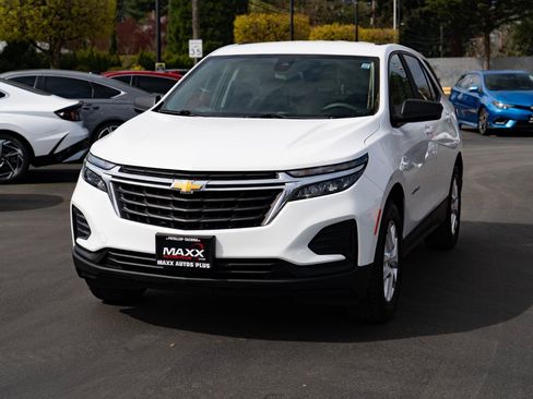 Used 2022 Chevrolet Equinox LS w/ LS Convenience Package AWD/4WD image 4