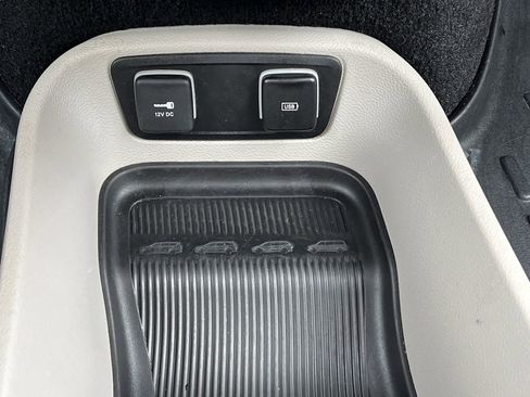 Used 2018 Chrysler Pacifica Touring Plus w/ Tire & Wheel Group image 10