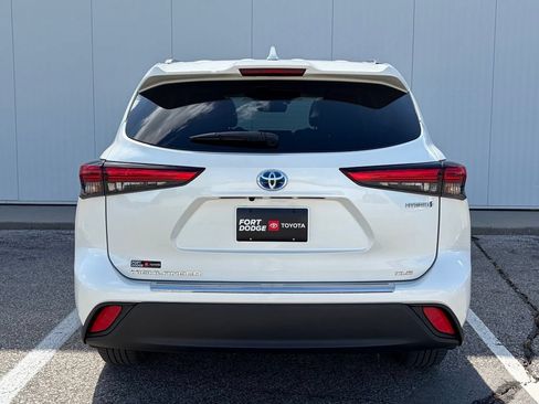 Used 2021 Toyota Highlander XLE w/ Protection Package #3 (TMS) AWD/4WD image 5