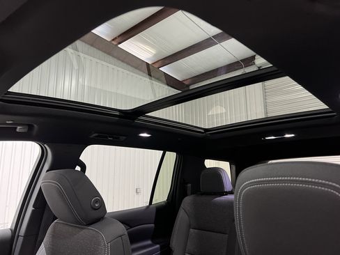 New 2026 Chevrolet Traverse LT image 17