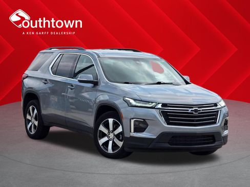 Used 2023 Chevrolet Traverse LT w/ LT Premium Package AWD/4WD image 1