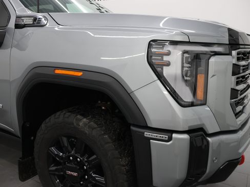 Used 2025 GMC Sierra 2500 AT4 w/ AT4 Premium Plus Package AWD/4WD image 30