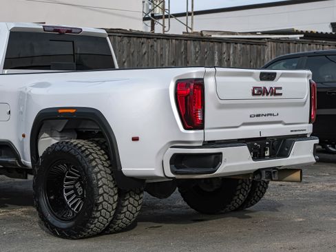 Used 2021 GMC Sierra 3500 Denali w/ Denali Ultimate Package image 13