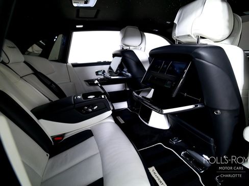 Used 2018 Rolls-Royce Phantom Sedan RWD image 30