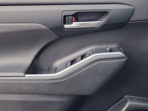 Used 2024 Toyota Highlander XSE image 22