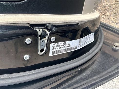 Used 2023 Chrysler Pacifica Limited FWD image 22