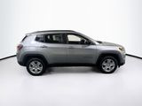 Used 2022 Jeep Compass Latitude w/ Convenience Group image 4
