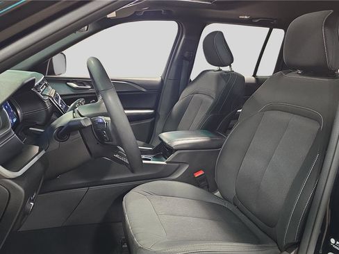 Used 2024 Jeep Grand Cherokee Laredo X w/ Luxury Tech Group I image 11