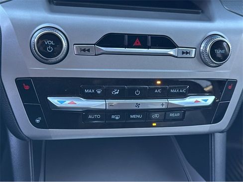 Used 2022 Ford Explorer XLT w/ Equipment Group 202A image 21