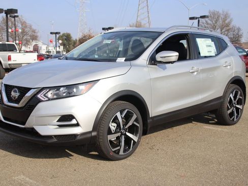 Used 2022 Nissan Rogue Sport SL image 3
