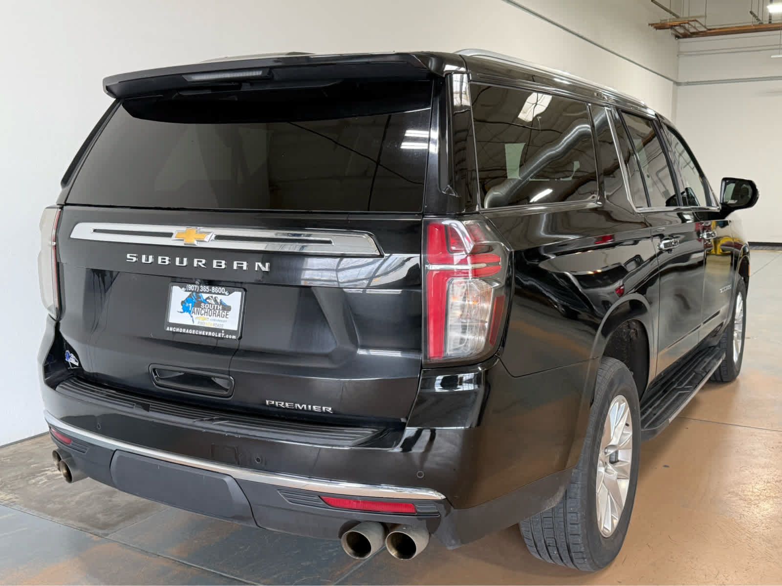 Used 2024 Chevrolet Suburban Premier AWD/4WD image 7