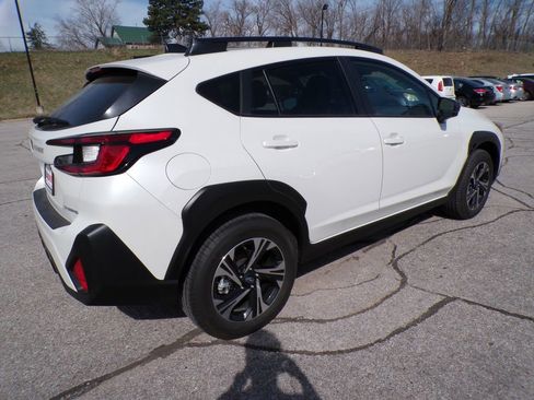Used 2025 Subaru Crosstrek 2.0i Premium image 4