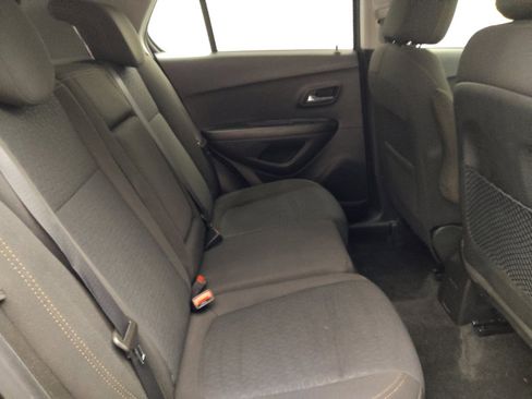 Used 2021 Chevrolet Trax LS w/ Tint and Cruise Package FWD image 19
