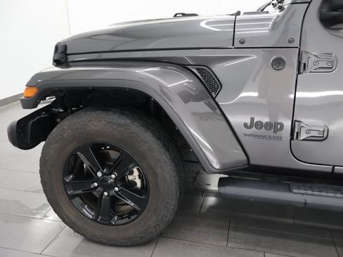 Used 2022 Jeep Wrangler Unlimited Sahara AWD/4WD image 32
