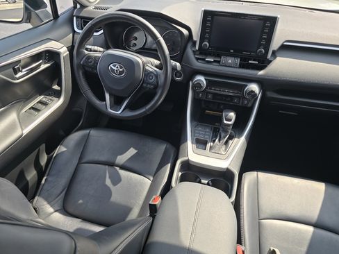 Used 2020 Toyota RAV4 XLE Premium image 32