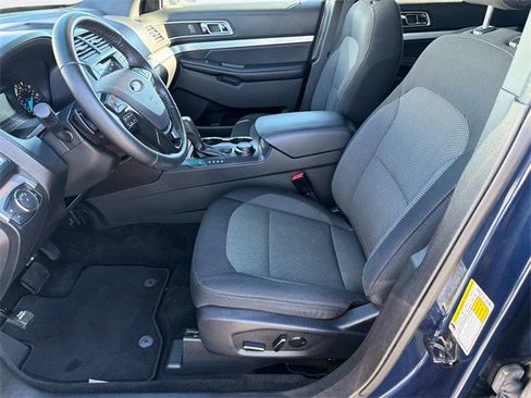 Used 2017 Ford Explorer XLT image 28