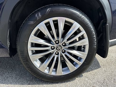 Certified 2025 Toyota Highlander Platinum AWD/4WD image 19