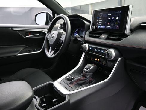 Used 2023 Toyota RAV4 SE w/ Weather & Moonroof Package image 33