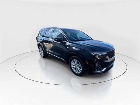 Used 2024 Cadillac XT6 Luxury image 2