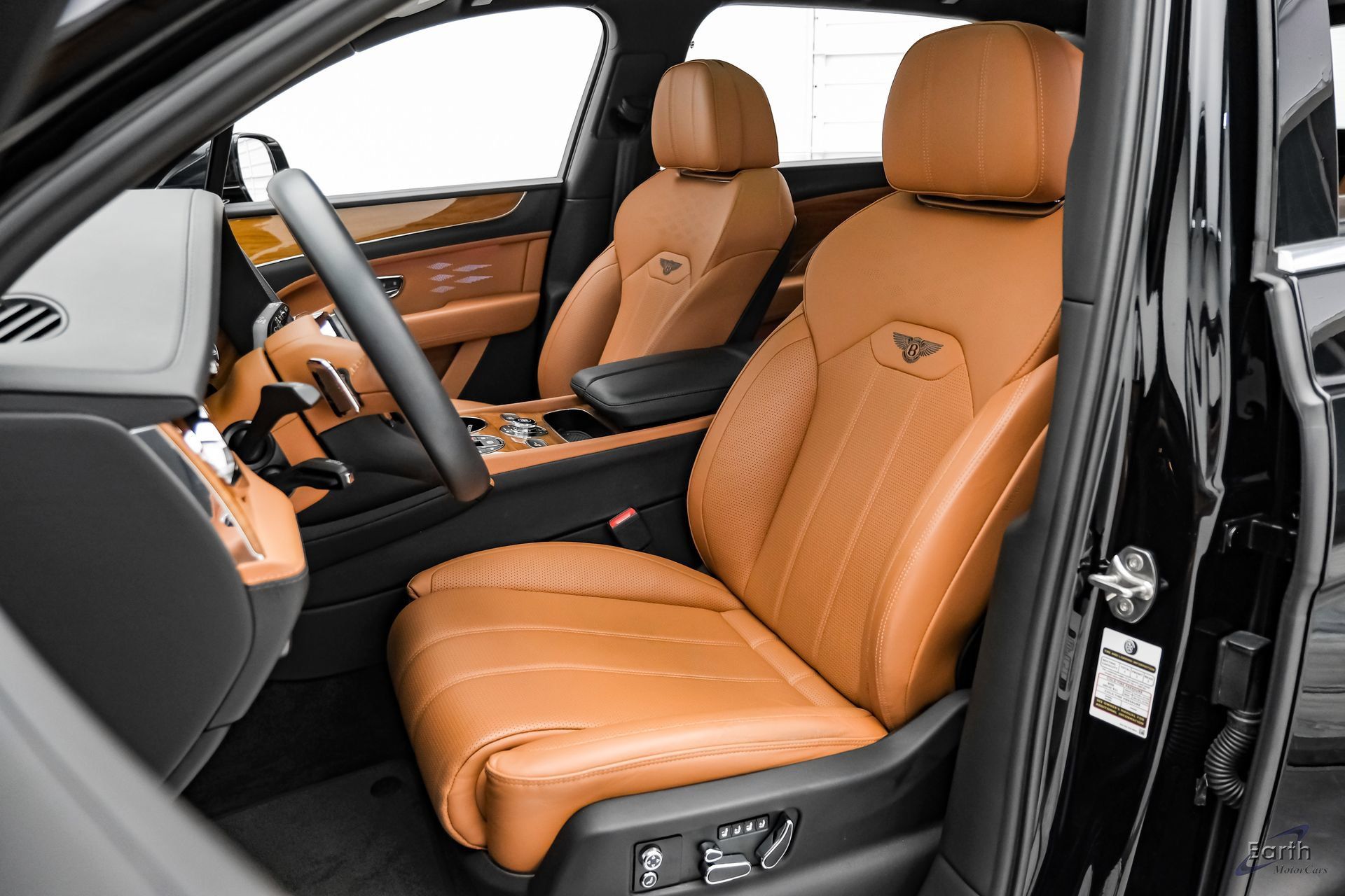 Used 2023 Bentley Bentayga Extended Wheelbase AWD/4WD image 33