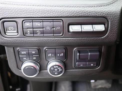 Used 2021 GMC Yukon XL Denali w/ Denali Premium Package image 29