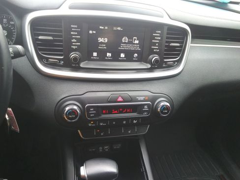 Used 2019 Kia Sorento S image 15