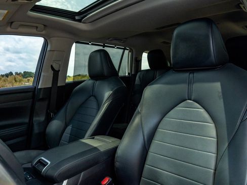 Used 2020 Toyota Highlander XLE FWD image 12