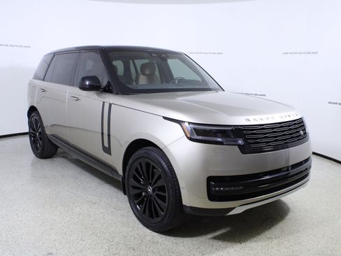 Used 2025 Land Rover Range Rover Long Wheelbase SE image 3