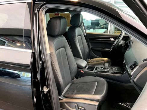 Used 2019 Audi Q5 2.0T Premium w/ Convenience Package image 9