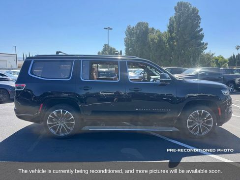Used 2022 Jeep Grand Wagoneer Series III AWD/4WD image 3