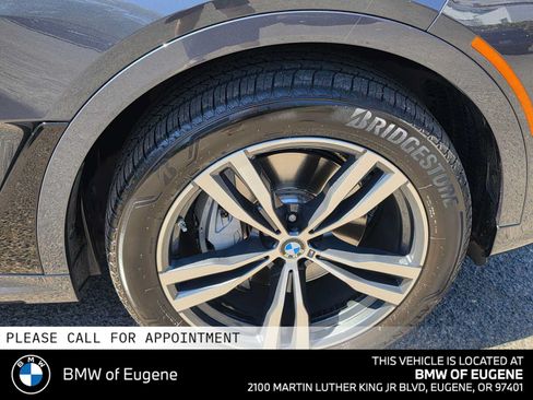 Used 2022 BMW X7 xDrive40i w/ M Sport Package AWD/4WD image 9