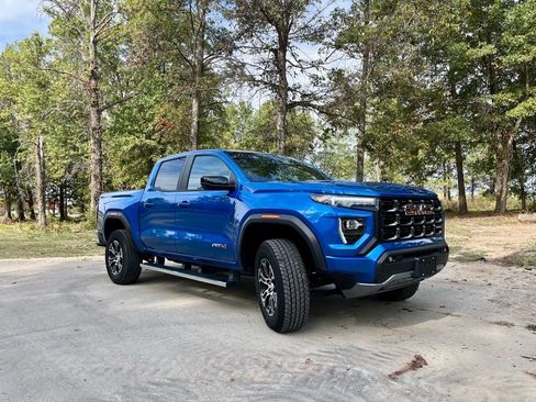 Used 2023 GMC Canyon AT4 image 2