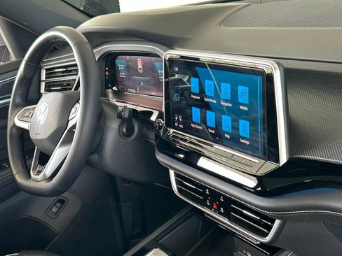 Used 2024 Volkswagen Atlas Cross Sport SEL Premium R-Line image 49