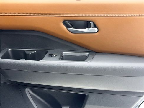 Used 2025 Nissan Pathfinder Platinum image 53