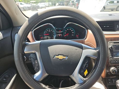 Used 2017 Chevrolet Traverse LT w/ Style and Technology Package FWD image 18