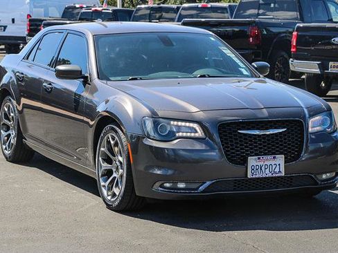 Used 2018 Chrysler 300 S image 5