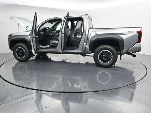 Used 2025 Toyota Tacoma TRD Off-Road AWD/4WD image 47